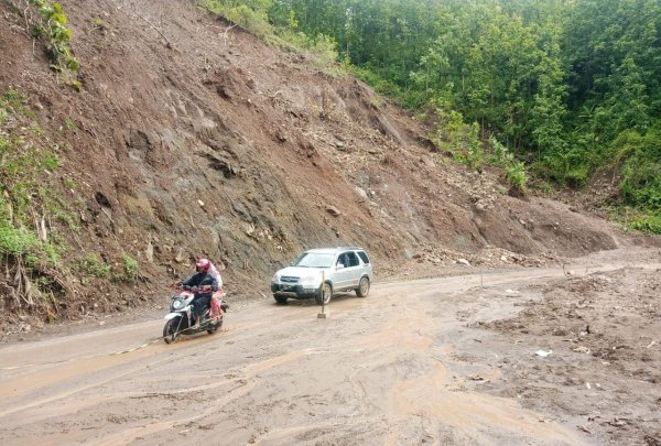 Longsor di Jalan Bagbagan-Kiara Dua Sukabumi, Pengendara Diimbau Berhati-hati