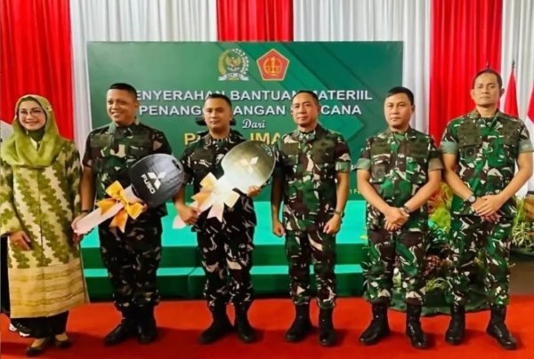 Panglima TNI Serahkan Bantuan untuk Penanggulangan Bencana di Sukabumi