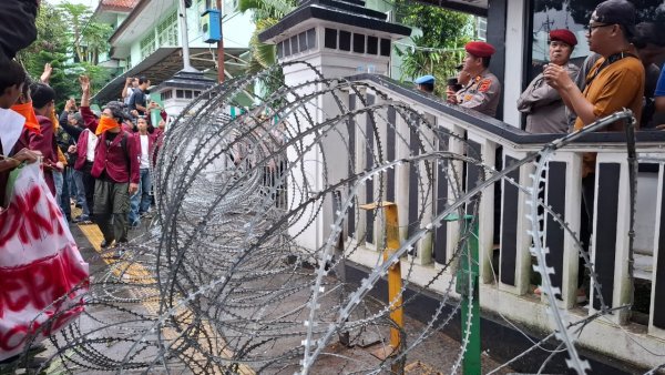 Mahasiswa Sukabumi Berunjuk Rasa, Tolak Efisiensi Anggaran Pendidikan