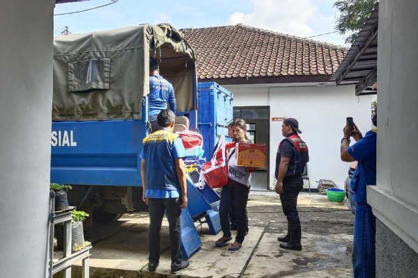 Rendam 4 Desa, Kemensos Kirim Bantuan Bagi Warga Terdampak Banjir di Sumedang