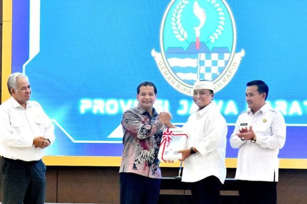 Sekda Herman Suryatman Serahkan LKPD Tahun 2024 kepada BPK RI