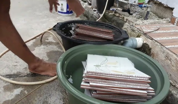 Proses Perendaman Ubin, Langkah Penting untuk Pemasangan yang Awet