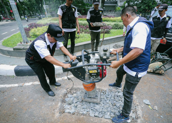 Pemkot Bandung Tanggapi 400 Laporan Jalan Berlubang