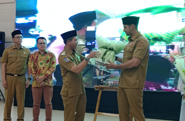 Bupati Bandung Luncurkan Buku Aksara Swara, Perkuat Literasi Budaya Sunda