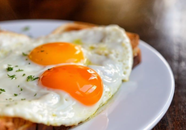 Telur Goreng Renyah atau Orak-Arik Lembut? Ini Bahan yang Harus Digunakan