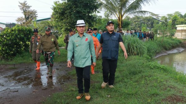 Bupati Bandung Tinjau Lokasi Banjir di Kawasan Cidawolong Majalaya, Ini Langkah yang Akan Dilakukan Kedepan