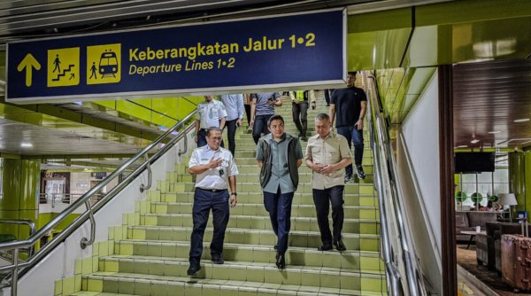 Seskab dan Menhub Tinjau Kesiapan Stasiun Gambir Hadapi Arus Mudik Lebaran