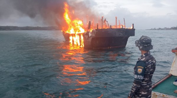 Kapal Pengangkut BBM Terbakar di Natuna: Satu ABK Tewas, Dua Lainnya Luka Bakar