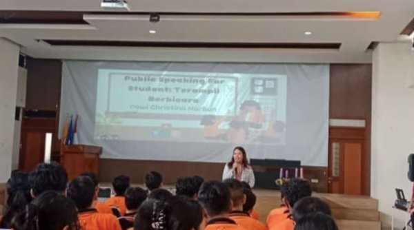 Prodi Ilmu Komunikasi UNIBI Gelar Seminar Public Speaking untuk Siswa SMP Santa Maria