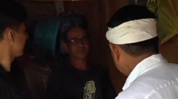 Tolak Tawaran Dedi Mulyadi, Ayah dan Anak Memilih Bertahan di Kolong Rumah Sungai Cikapundung