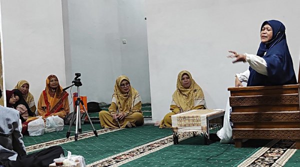 Ustadzah Eli Zenab: Senyum untuk Saudaramu Itu Sedekah