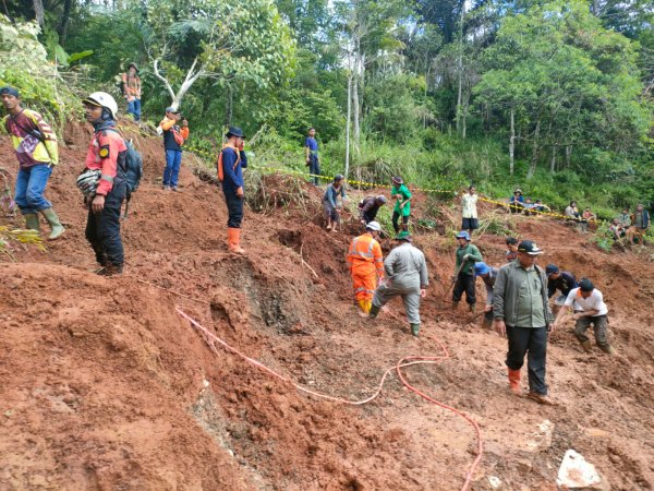 Pencarian 4 Orang yang Hilang Akibat Longsor di Sukabumi Terus Dilakukan