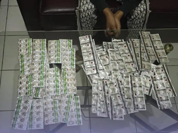 Gerebek Sebuah Rumah di Ciparay, Polisi Amankan Ratusan Butir Pil Koplo dan Pengedarnya