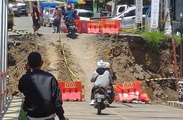 Jembatan Cidadap yang Amblas di Sukabumi Hanya Bisa Dilalui Roda Dua