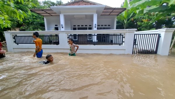 Update Longsor-Banjir Sukabumi: 8.244 Jiwa Terdampak, 529 Orang Mengungsi