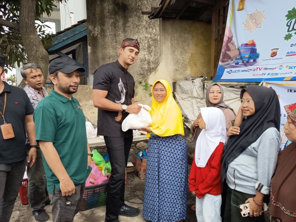 Wakil Bupati Bandung Gelar Aksi Sosial bagi Takjil dan Sembako di Kawasan Nagreg