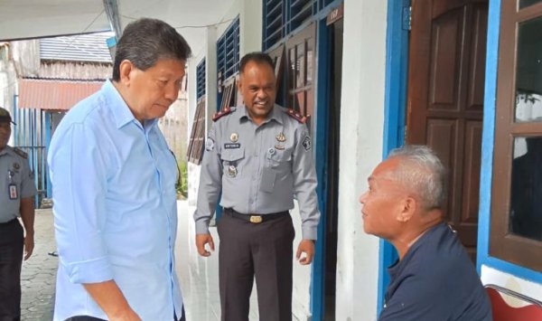 Kunker ke Lapas Serui, Anggota DPR RI Tonny Tesar Diapresiasi Kalapas