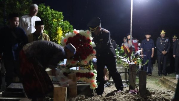 Gugur dalam Tugas: Prosesi Pemakaman AKP Lusiyanto dan Aipda Petrus di OKU Timur