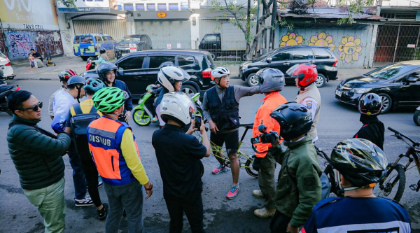 Tumpukan Sampah di Cicadas Jadi PR, Farhan Tekankan Peran RT-RW