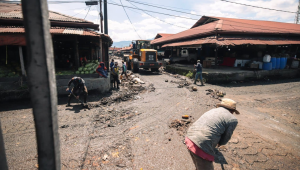 Pasar Gedebage Bersih-Bersih Sampah dan Preman, 3 Pelaku Pungli Diamankan