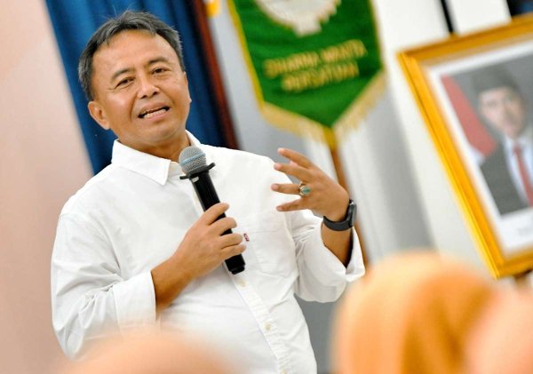 Sekda Jabar Serahkan Bonus Patungan ASN untuk Bonus Persib
