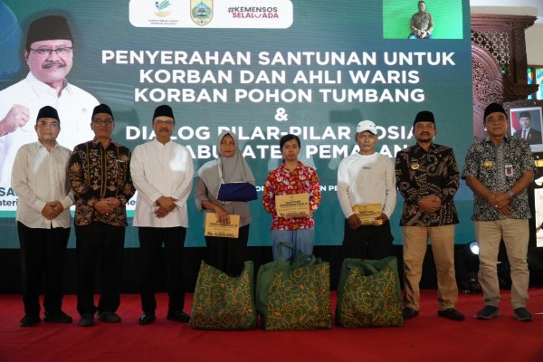 Mensos Serahkan Santunan Korban Tertimpa Pohon saat Salat Ied di Pemalang