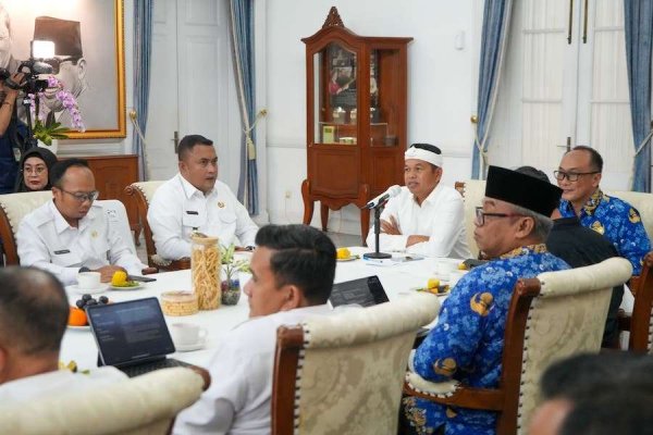 Jabar Reaktivasi Jalur Kereta Api Dukung Pariwisata