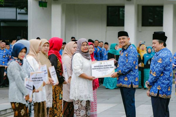 Perempuan Kepala Keluarga di Bandung Dapat Modal Usaha hingga Rp2 Juta