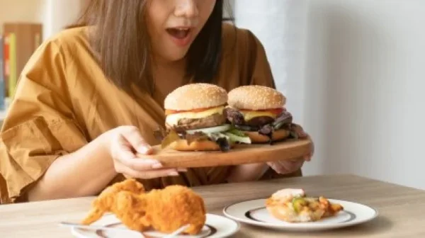 Makan Terlalu Cepat? Ini Dampaknya Terhadap Pencernaan dan Kesehatan Tubuh
