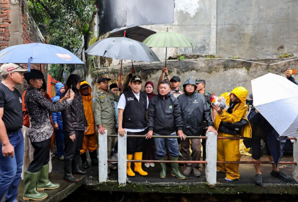 Tinjau Lokasi Longsor, Wawalkot Erwin Janji Pemkot Selalu Siaga