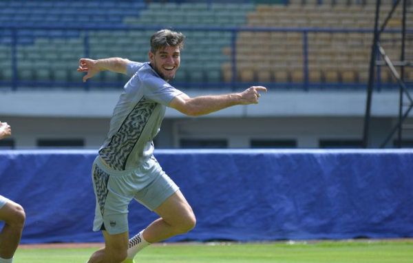 Tanpa Sejumlah Pilar, Kuipers Percaya Persib Tetap Solid Hadapi Borneo FC