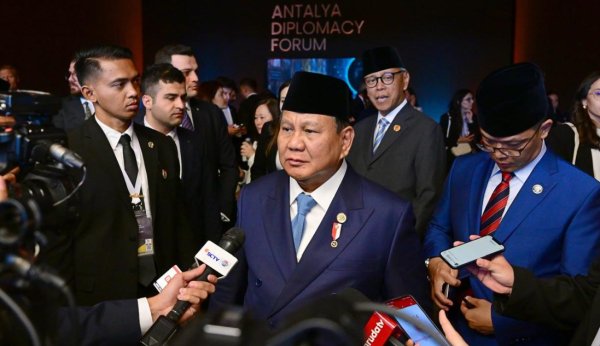 Prabowo Tegaskan Indonesia Netral dalam Konflik Dagang AS–China