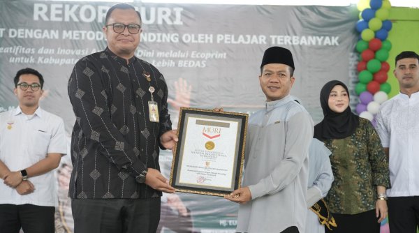 3.840 Siswa PAUD Pecahkan Rekor MURI Membatik Ecoprint dengan Metode Pounding