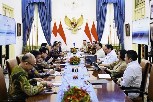 Prabowo Bahas Respons Ekonomi Global dan Kebijakan Tarif bersama Jajaran Kabinet