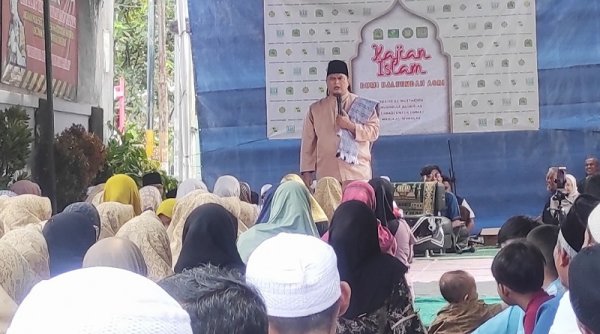 Ustadz Uge, "Halal bihalal, ceuk Bung Karno mah... "