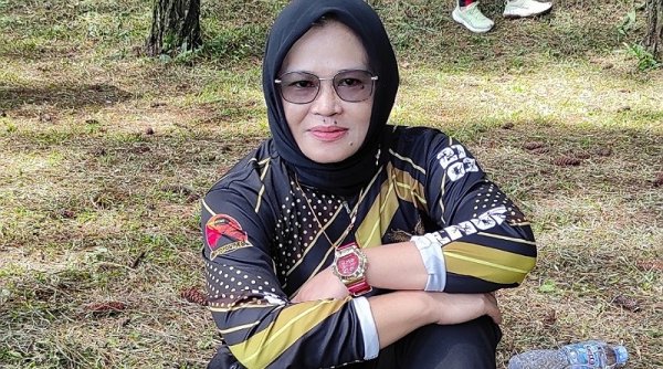 SOSOK | Hj. Dewi Kalingga, "Senang lihat orang lain senang"