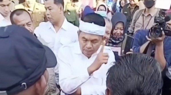 Gubernur Dedi Mulyadi Geram Lihat Tumpukan Sampah di Pasar Gedebage