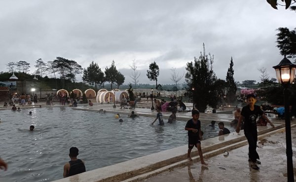 Wajah Baru Tirta Camelia Hotspring Pangalengan, Incaran Wisatawan