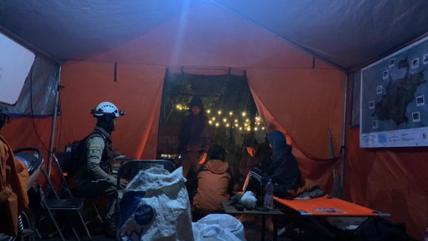 BPBD Kab. Bandung Evakuasi Wisatawan Hipotermia Saat Liburan di Gunung Patuha