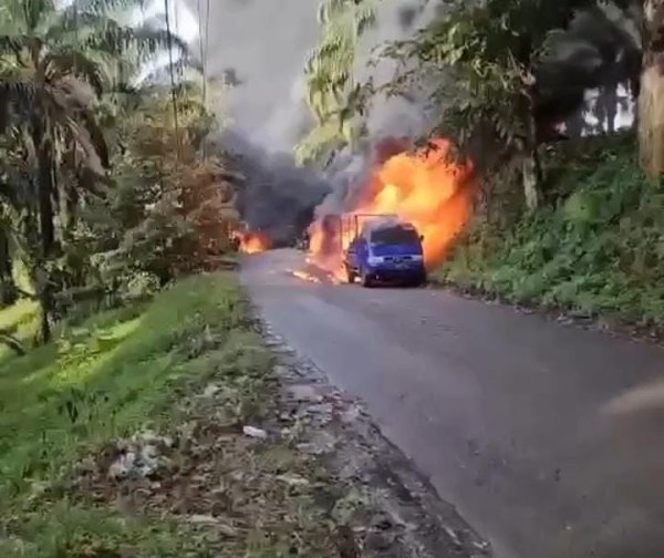 Mobil Pengangkut BBM Ludes Terbakar di Sukabumi