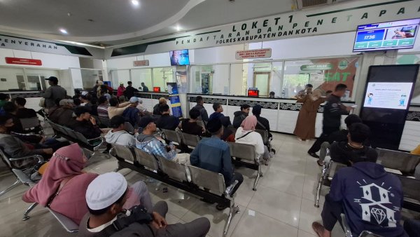 Melihat Program Pemutihan Pajak di Sukabumi: Warga Padati Samsat, Dilayani hingga Malam