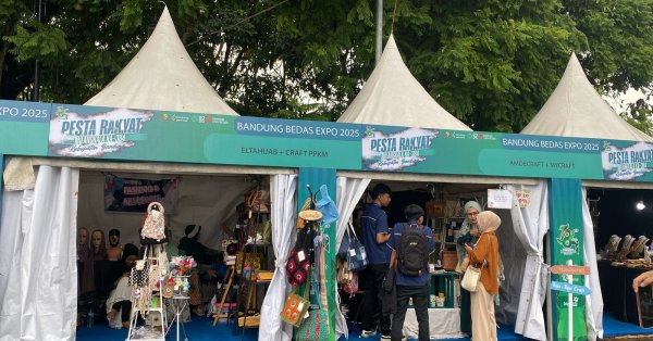 Emma Dety, Tinjau Booth UMKM dalam Pameran Milangkala ke-384 Kabupaten Bandung
