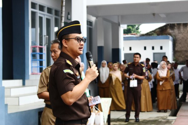 Kejaksaan Negeri Cianjur Gelar Penyuluhan Hukum di SMK Negeri 1 Cianjur