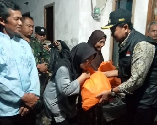 Bupati Sumedang Tinjau Lokasi Terdampak Angin Puting Beliung di Buahdua