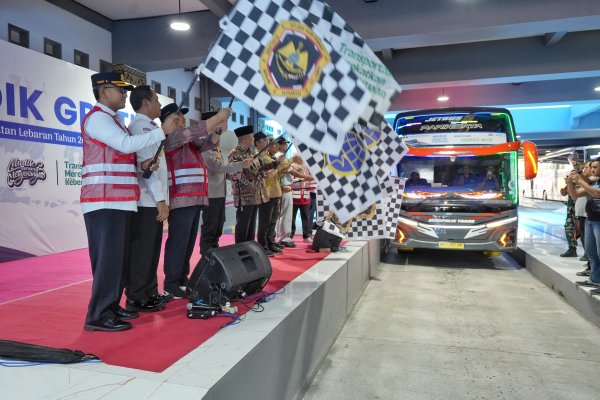 Menhub Dudy Lepas Keberangkatan 1.584 Peserta Angkutan Balik Mudik Gratis
