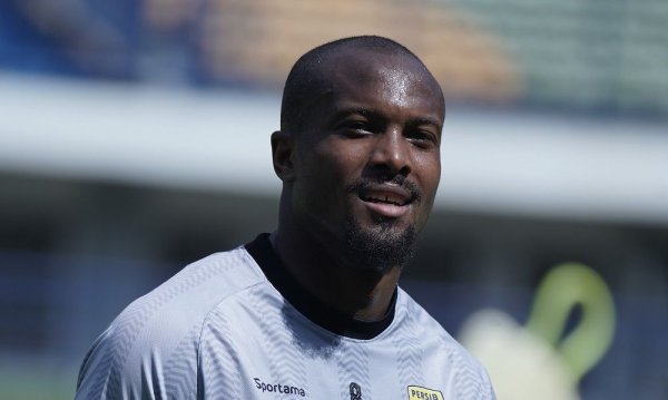 Persib Hadapi Bali United: Kastaneer Siap Kerja Keras Amankan Poin Penuh