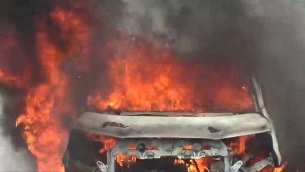 Diduga Kebocoran Selang Bensin, Mobil Sedan di Ciamis Hangus Terbakar
