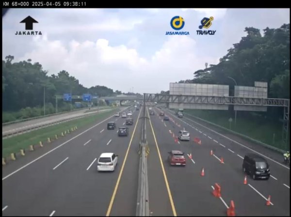 Arus Balik ke Jakarta Meningkat, Sistem Contraflow Diterapkan di Tol Japek