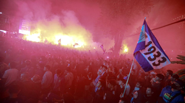 Bobotoh Jatuh Saat Rayakan Persib Juara, Dilarikan ke RSHS dalam Kondisi Kritis