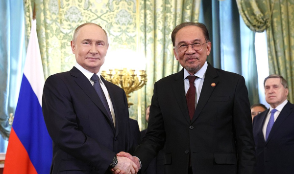 Anwar Ibrahim Bertemu Putin, Bahas Kerja Sama dalam Kasus MH17